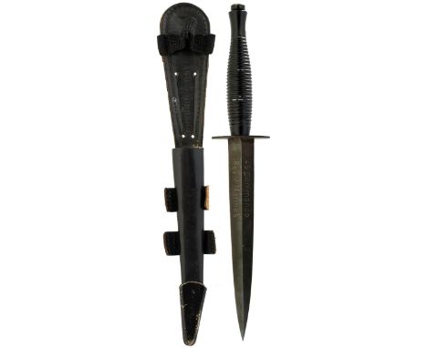 A THIRD PATTERN COMMANDO KNIFE OR DAGGER MARKED TO 45 COMMANDO ROYAL MARINES, 17.5cm flattened diamond section parkerised bla