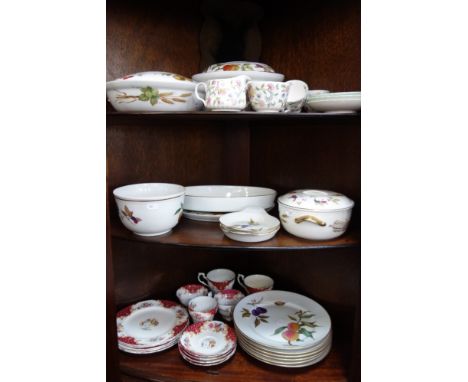A QUANTITY OF ROYAL WORCESTER EVESHAM DINNERWARE, Paragon teaware and Haddon Hall teaware
