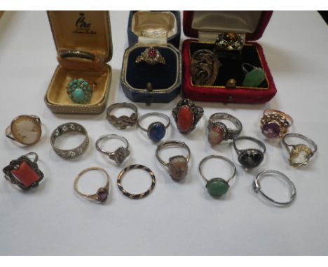 A COLLECTION OF DRESS RINGS, to include a diamond and cabochon "ruby" ring