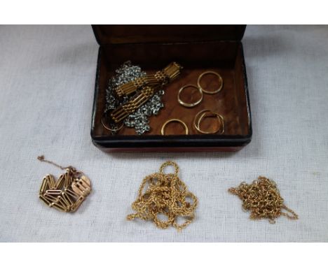 A COLLECTION OF JEWELLERY, to include a 9ct gold gate link bracelet, necklace and rings, and a collection of unmarked yellow 