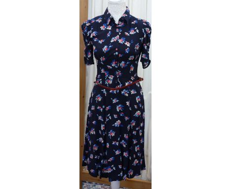 A 1940'S STYLE COTTON DAY DRESS, capped sleeved navy blue with floral printed decoration and matching burgundy belt, A LADY'S