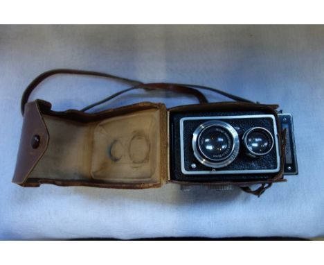 ZEISS IKON IKOFLEX CAMERA, in a fitted leather case