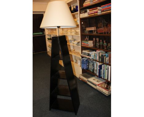 A 20th century dark oak veneered triangular shelving unit and lamp with four graduating shelves, 144cm tall, (BSF)