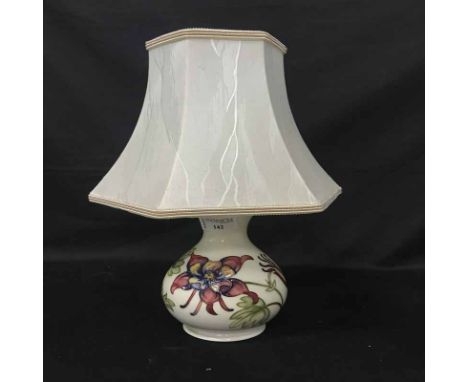 MOORCROFT COLUMBINE PATTERN TABLE LAMP