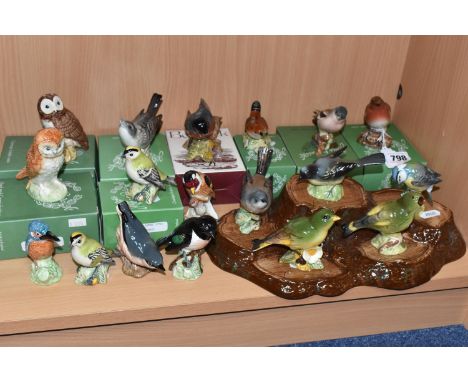 A COLLECTION OF EIGHTEEN BESWICK BIRDS to include two Goldcrest No. 2415, Robin No. 980, Chaffinch 991, Wren No. 993, Bullfin