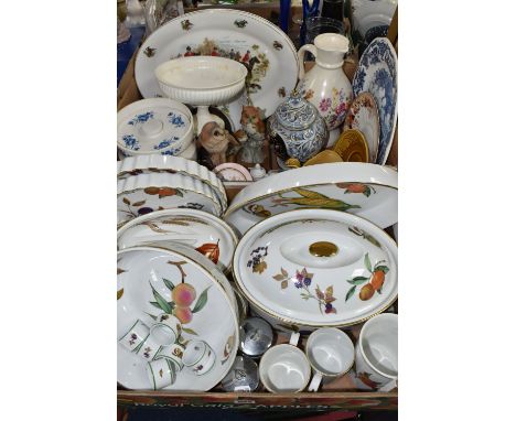 TWO BOXES AND LOOSE MISCELLANEOUS CERAMICS, to include, a selection of Royal Worcester 'Evesham' oven to tableware, included 