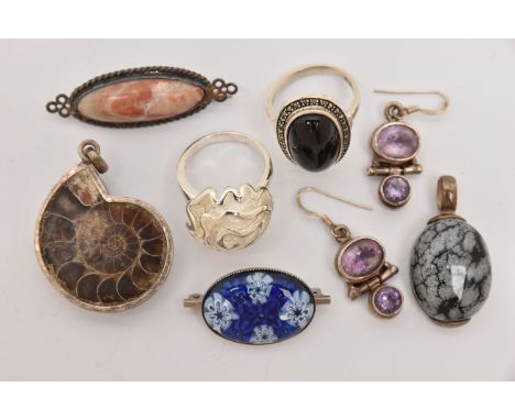 A SMALL SELECTION OF JEWELLERY, to include a pair of white metal amethyst drop earrings, fitted with fish hooks, stamped 925,