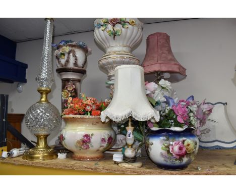 A GROUP OF LARGE CERAMICS AND LAMPS, comprising two lamps, a tall cut glass and gilt metal lamp, height 96cm to top of fittin