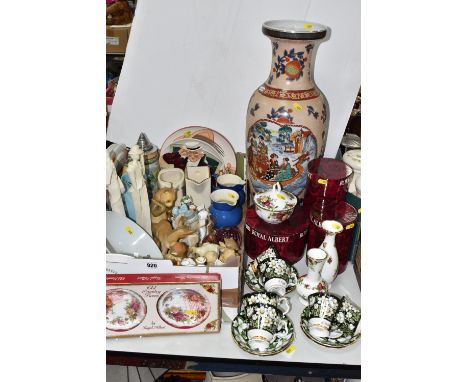 ONE BOX AND LOOSE ASSORTED CERAMICS to include a set of six Royal Albert 'Mountain Avens' tea cups and saucers, four boxed Ro