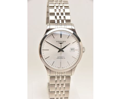 A GENTS 'LONGINES AUTOMATIC CHRONOMETER' WRISTWATCH, round silvered dial signed 'Longines', baton markers, date aperture at t