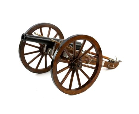 Scale model of a field gun or cannon, with accessories 72cm.    