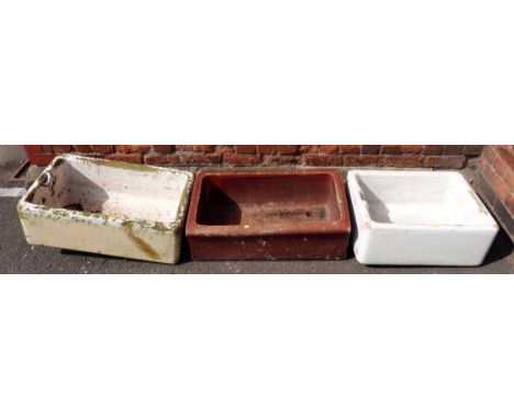 brown glazed feeding trough and 2 glazedsinks Condition report: see terms and conditions