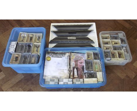 Large collection of Lord of the Rings figures as chess pieces Condition report: see terms and conditions