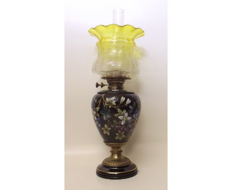 Victorian oil lamp. Condition report: see terms and conditions