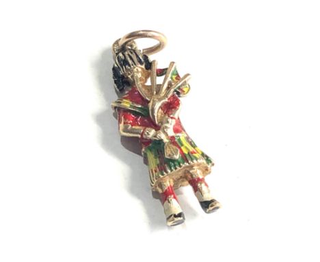 Vintage 9ct gold &amp; enamel scotsman playing bagpipes pendant /charm weight 3.3g 