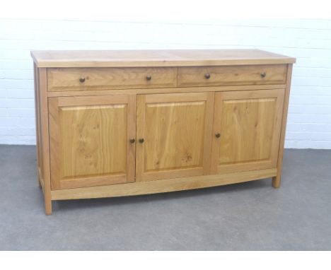 Contemporary light oak sideboard, with two long drawers and three cbase cupboards with internal shelving, 153 x 86 x 50cm.