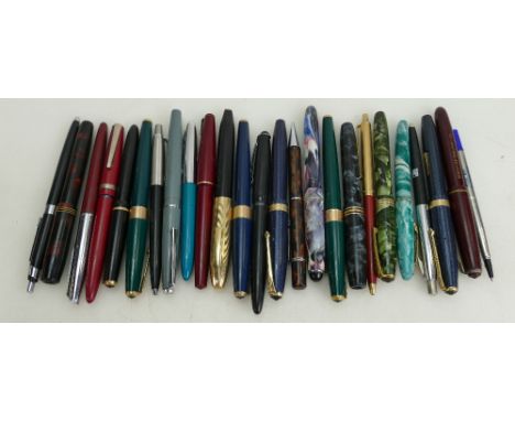 18 vintage fountain / ink pens including Parker, Conway - Stewart, Onoto, Sheaffer: Many with 114ct gold knibs, together with