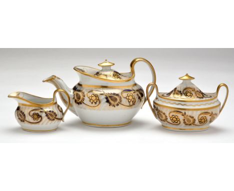 'New Hall' part tea service, pattern no. 583, comprising: teapot and cover, sugar and cover; cream jug, teapot height 15.5cms