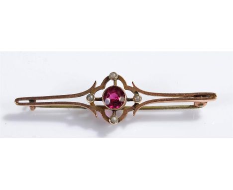 9 carat gold brooch, set with a central pink stone and pearls surround, 2.7 grams