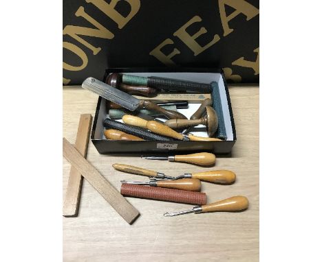 1 BOX CONTAINING CLIPPY & HOOKEY MAT TOOLS