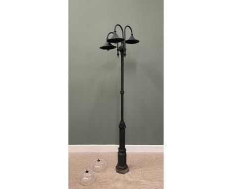ORNAMENTAL GARDEN REPRODUCTION TRIPLE LIGHT STREET LAMP IN BLACK MATTE FINISH, 2.6m H