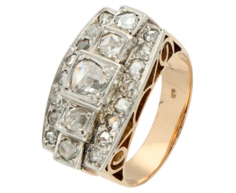No Reserve - 18K Rose gold retro ring with rose cut diamonds. Set with 21 cut roses, the largest of which is approx. 3.79 x 5