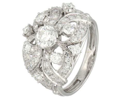 No Reserve - Platinum ring set with approx. 1.77 ct. of which the central diamond is 0.65 ct. Openwork dome set with 57 brill