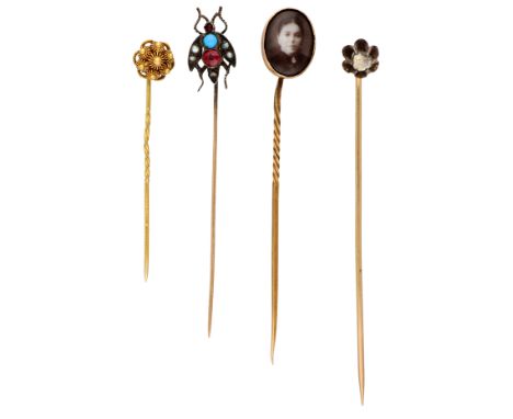No Reserve - Lot of four antique 14K yellow gold lapel pins, including one with a portrait of a lady. In reasonable condition