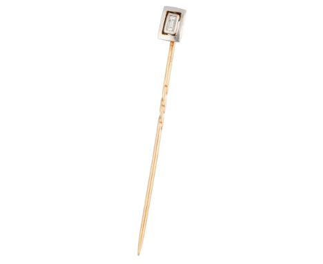 No Reserve - 14K Bicolor gold vintage pin with diamond. Set with een baguette cut diamond (3.46 x 1.30 mm) (SI/ H - I). LxW 5