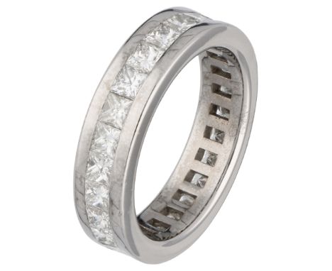 No Reserve - 18K White gold alliance ring set with approx. 3.85 ct. diamond. Set with 26 princess cut diamonds of approx. 3.8