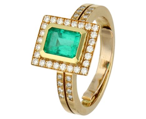 No Reserve - 18K Rose gold entourage ring set with approx. 1.56 ct. emerald and diamond Set with step cut emerald of approx. 