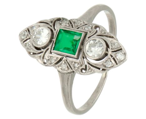 No Reserve - Gold/platinum Art Deco marquise ring set with synthetic emerald and old cut diamond. Ajour sawn marquise ring wi