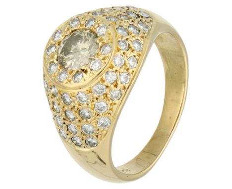 No Reserve - 18K yellow gold ring set with approx. 1.27 ct. diamond. Set with 63 brilliant cut diamonds of a total of approx.