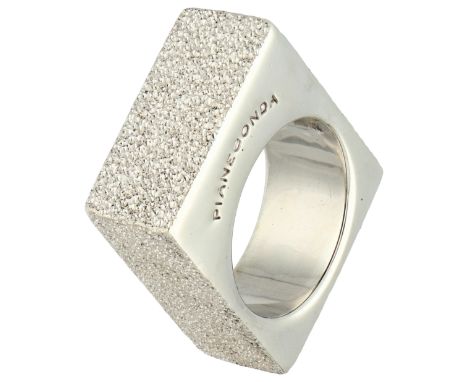No Reserve - Pianegonda sterling silver brushed square ring. In good condition. Hallmarks: 925 Dutch assay mark, signed Piane