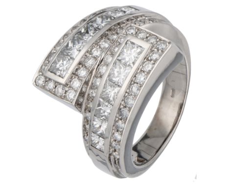 No Reserve - 18K White gold Toi & Moi ring set with approx. 1.95 ct. diamond. Set with 12 princess cut and 48 brilliant cut d