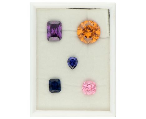 No Reserve - Lot of synthetic spinel and various glass stones. I x round, 1 drop, 1 x cushion, 1 step, 1 x mixed cut glass st