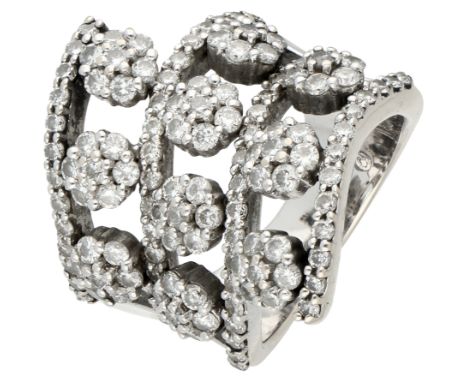 No Reserve - 18K White gold designer ring set with approx. 1.32 ct. diamond. Set with 132 brilliant cut diamonds of approx. 1