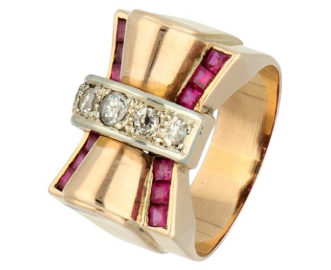 No Reserve - 14K Rose gold vintage tank ring set with approx. 0.23 ct. diamond and synthetic rubies. Set with five brilliant-