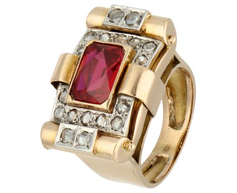 No Reserve - 14K Yellow Gold Tank ring with Verneuil ruby. Ring type bridge design set with a synthetic ruby ​​(9.61 x 7.11 x
