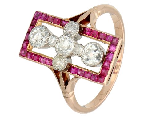No Reserve - 14K Rose Gold Art Deco ring set with approx. 0.71 ct. diamond and synthetic ruby. Set with seven Old European cu