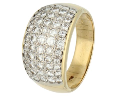 No Reserve - 18K yellow gold ring set with approx. 1.29 ct. diamond. Set with 55 brilliant cut diamonds of approx. 1.29 ct. (