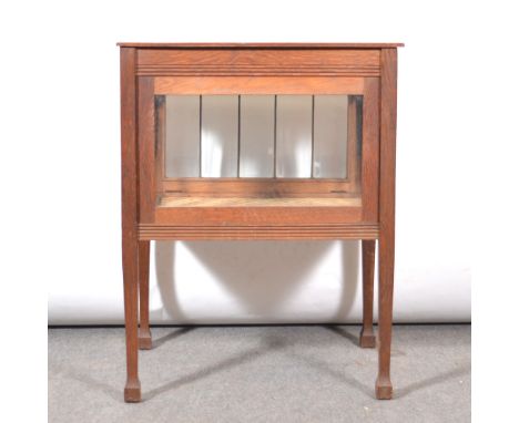 Edwardian oak vitrine, rectangular top, the front with hinged panel, the three other sides glazed, square tapering legs, widt