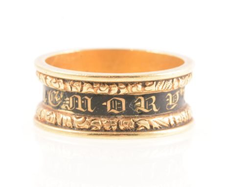 George IV 18 carat yellow gold and enamel in memoriam ring, hallmarked London 1828, makers mark WE, 9.3mm wide, the recessed 