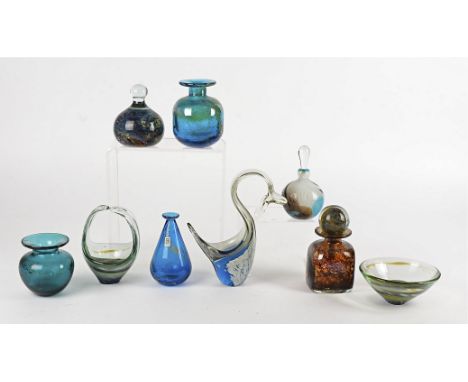 Eighteen pieces of Mdina glass,  to include a bottle with drop shaped stopper, another in brown with globular stopper, height