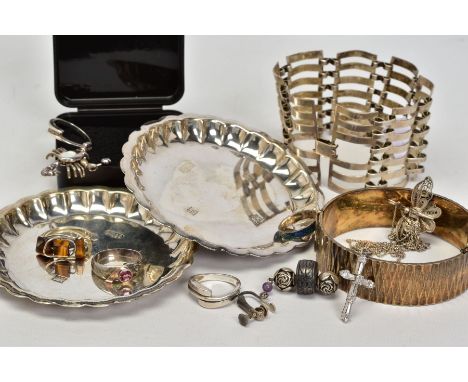 A SELECTION OF ITEMS, to include two silver scallop edge dishes, hallmarked Birmingham 1972, a silver wide openwork panel bra