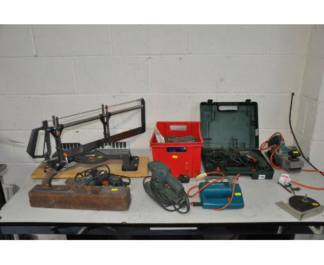 A COLLECTON OF POWER TOOLS, a mitre saw, and a Clarke Engineers vice, including a Bosch PSB 700 RES cased drill, a Black and 