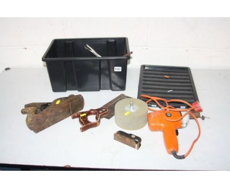 A PLASTIC LIDDED BOX CONTAINING HAND TOOLS including a Stanley No 4 1/2 plane, a bladeless Stanley bull nosed plane, a vintag