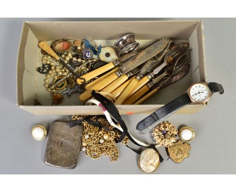 A SELECTION OF ITEMS, to include a yellow metal stick pin with a circular panel with horse and jockey, stamped 14k, various m