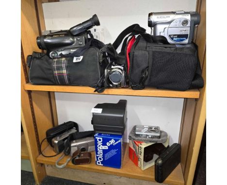 PANASONIC SUPER VHS MOVIE CAMERA & HITACHI 16 X OPTICAL ZOOM CAMERA & A JVC CAMCORDER, PLUS OTHER CAMERA'S