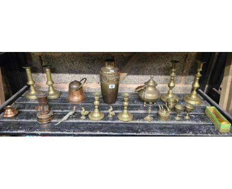 SHELF OF COPPER & BRASS WARE WITH CANDLESTICKS ETC